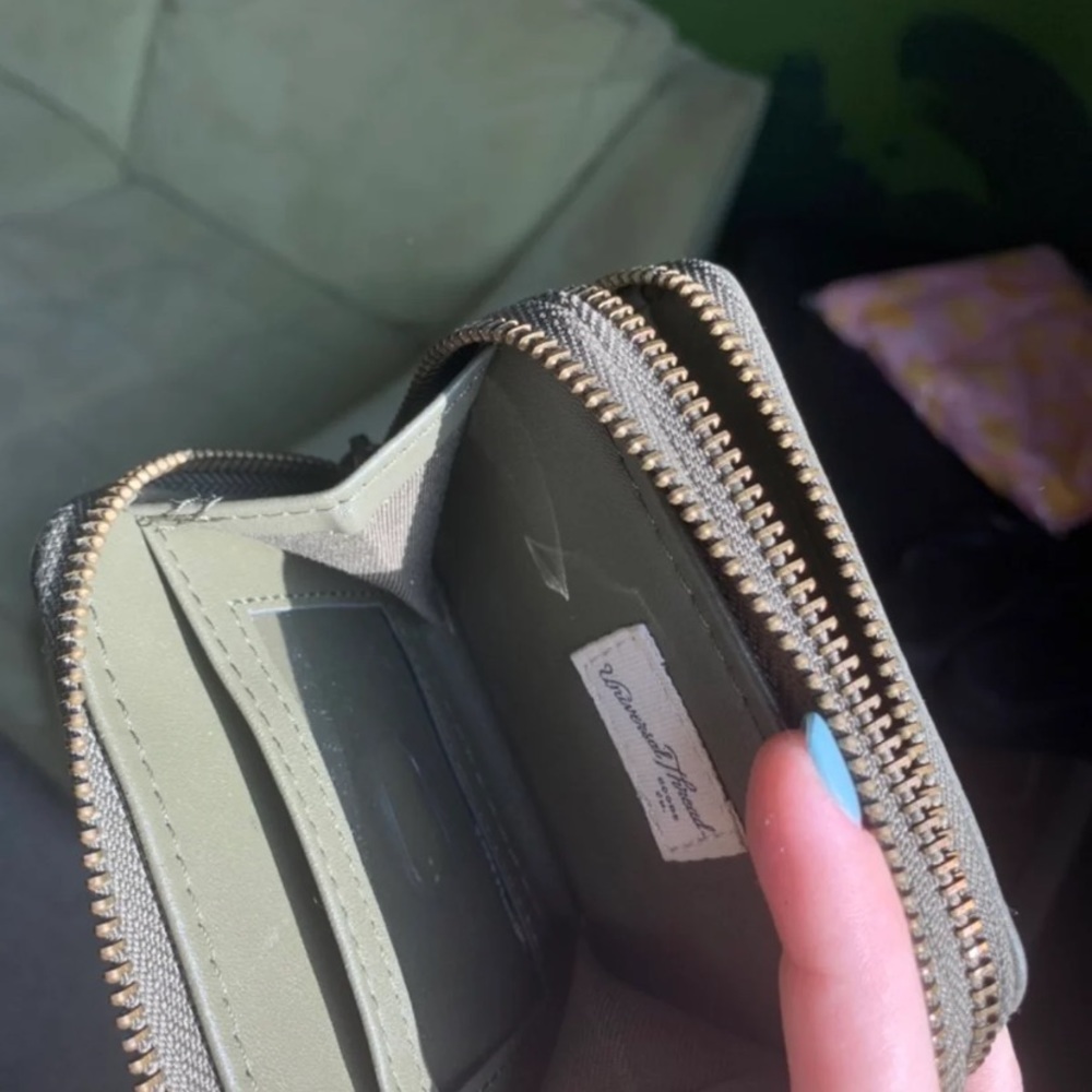 Green Wallet - Picture 3 of 6